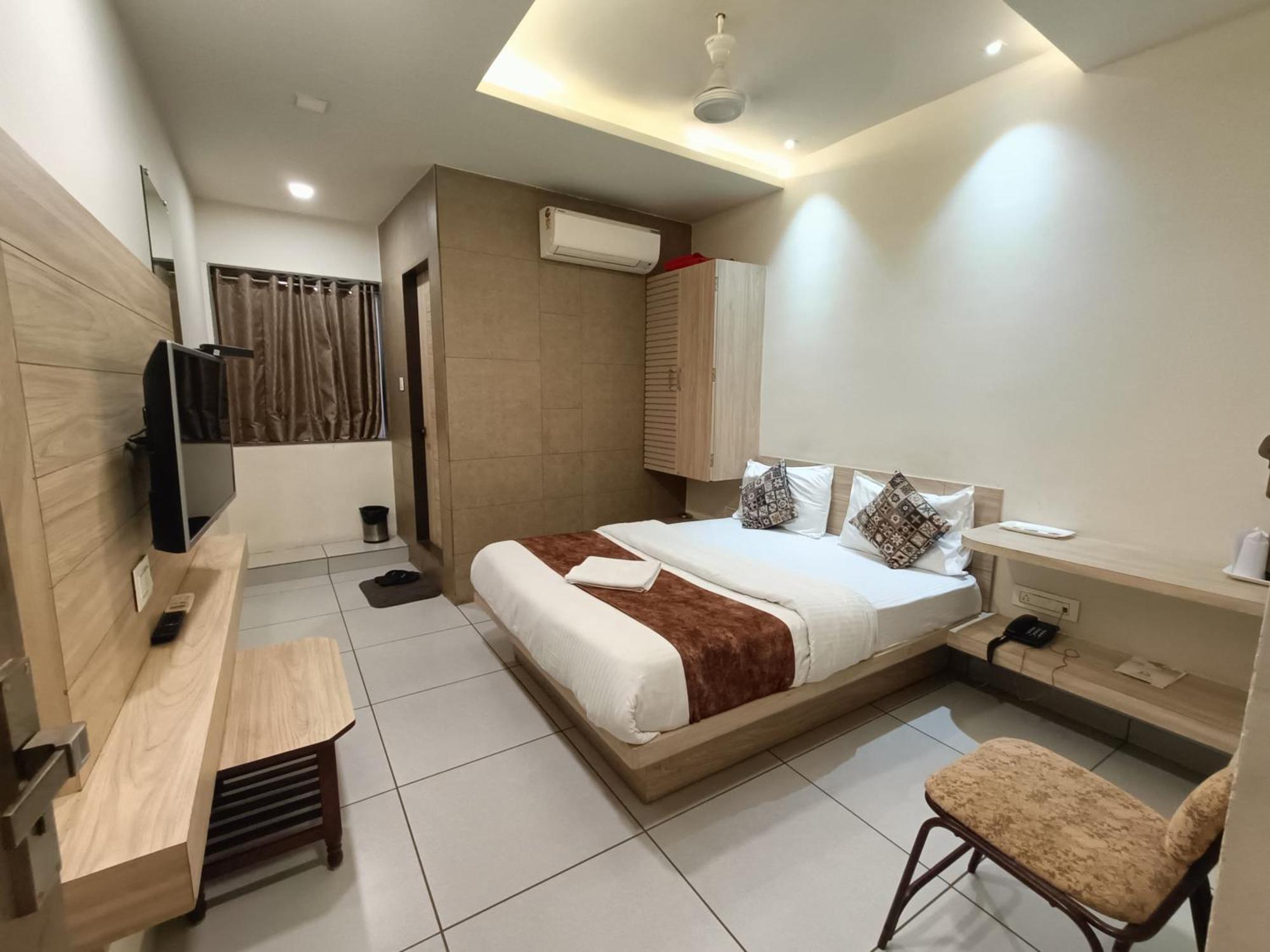 Hotel Kinara อาเมดาบัด ภายนอก รูปภาพ