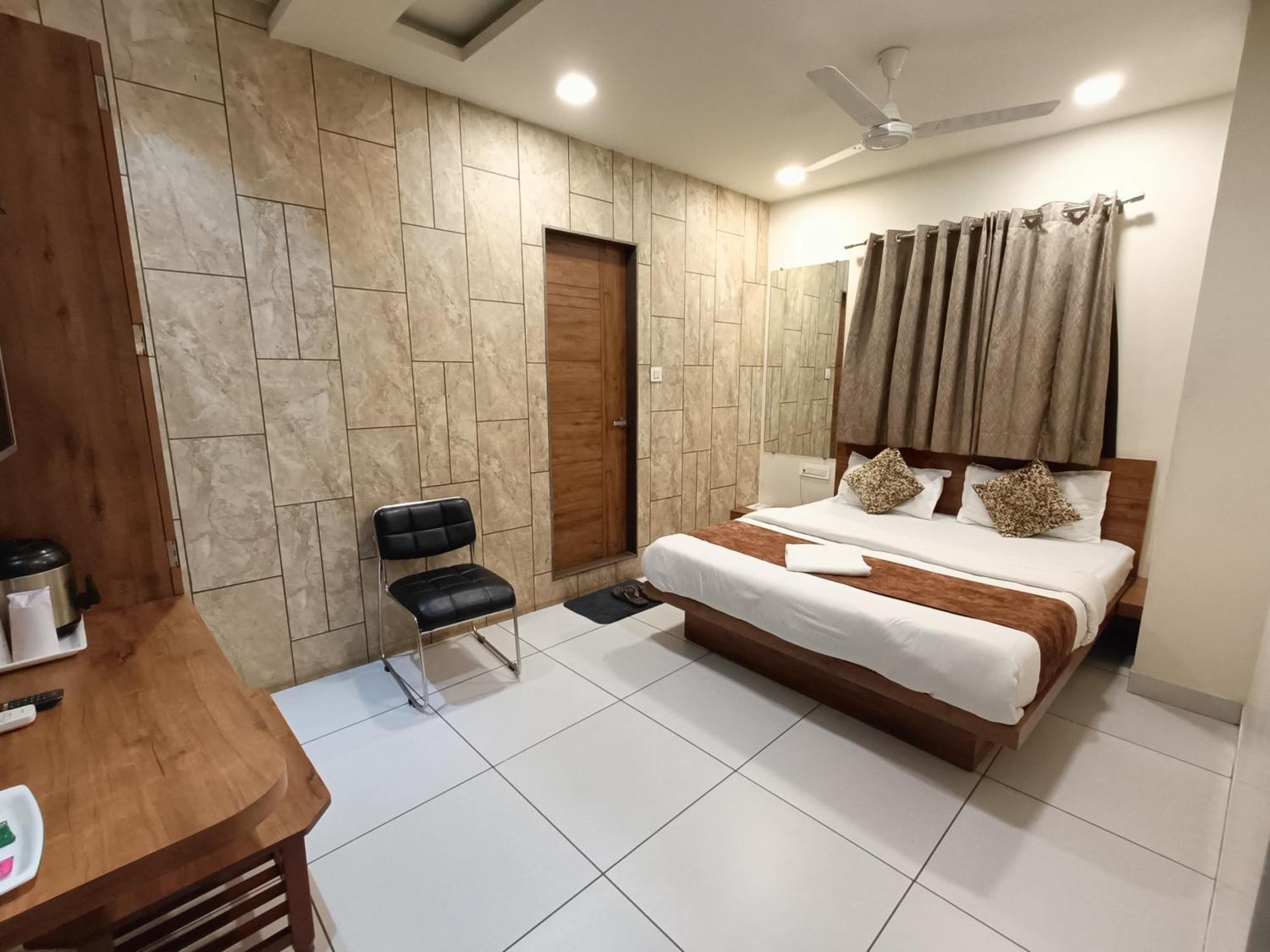 Hotel Kinara อาเมดาบัด ภายนอก รูปภาพ
