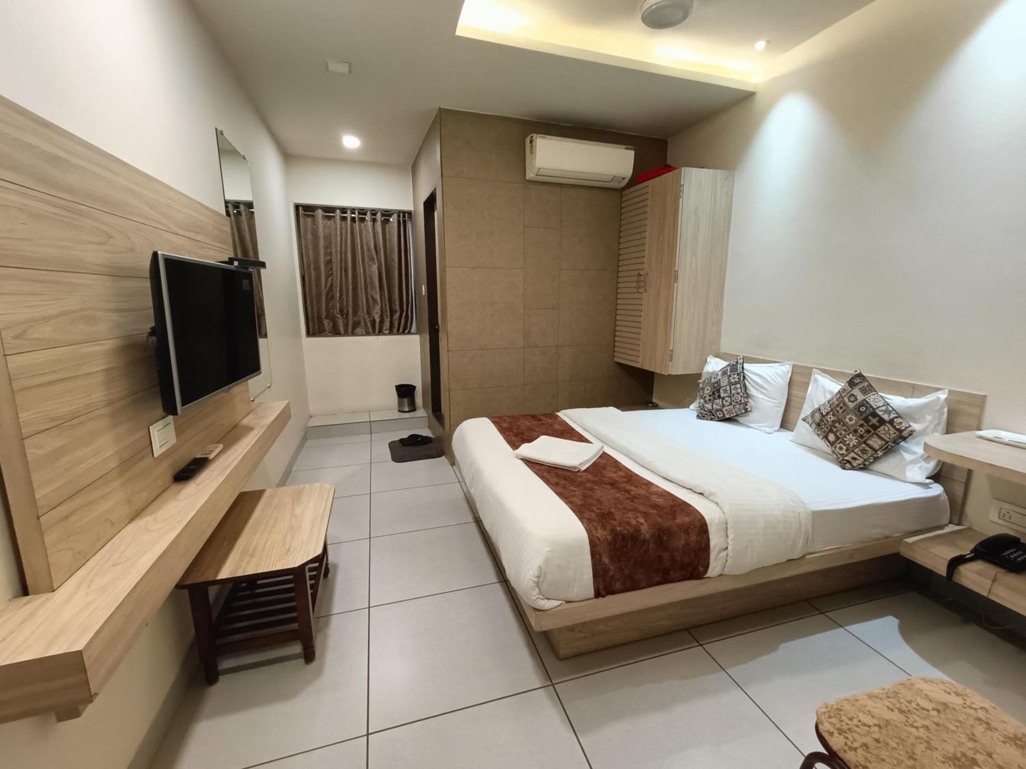 Hotel Kinara อาเมดาบัด ภายนอก รูปภาพ
