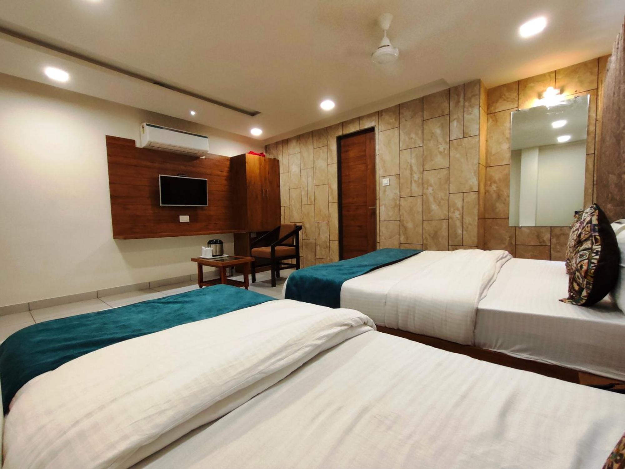 Hotel Kinara อาเมดาบัด ภายนอก รูปภาพ