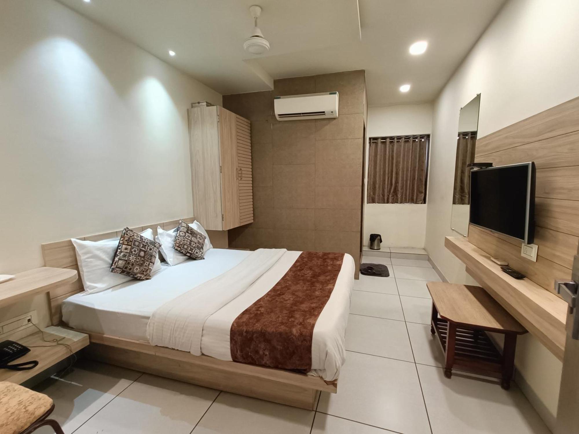 Hotel Kinara อาเมดาบัด ภายนอก รูปภาพ