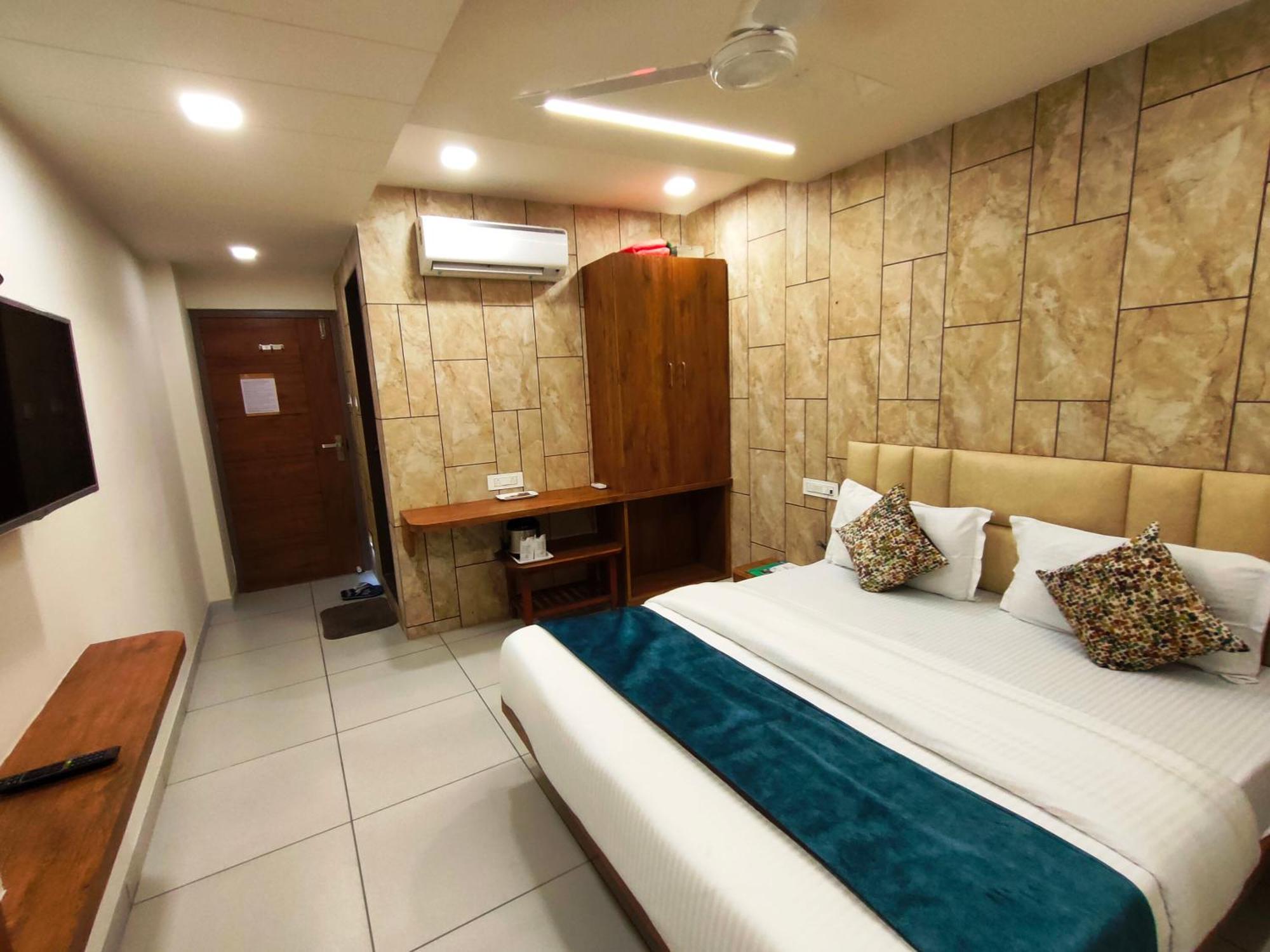 Hotel Kinara อาเมดาบัด ภายนอก รูปภาพ