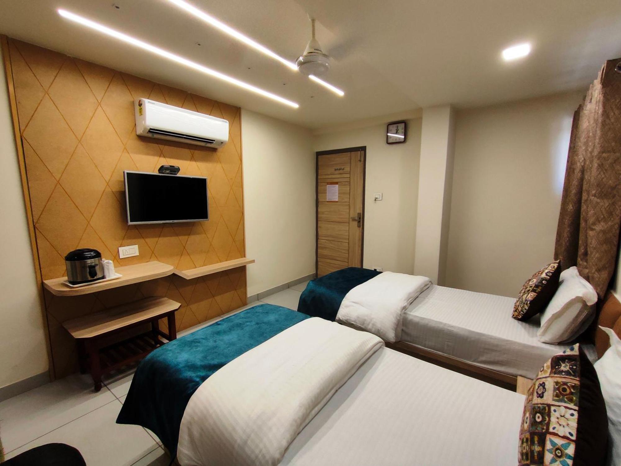 Hotel Kinara อาเมดาบัด ภายนอก รูปภาพ
