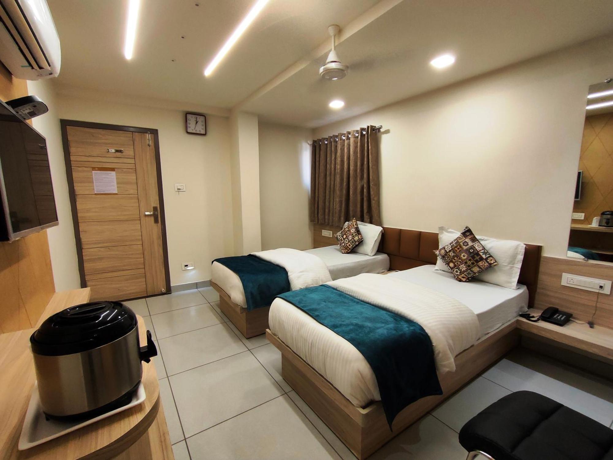 Hotel Kinara อาเมดาบัด ภายนอก รูปภาพ